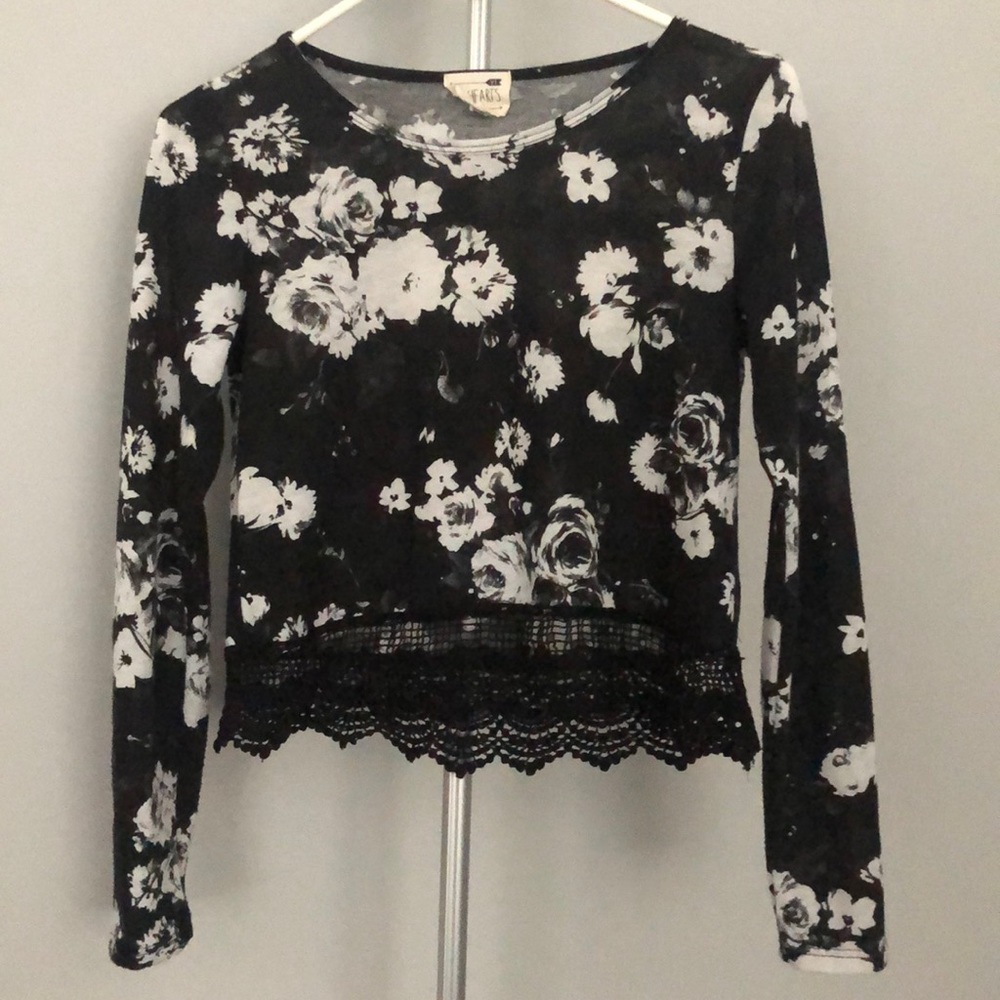LA Hearts Floral Long Sleeve Crop Top in Size Small